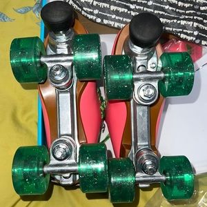 Moxi Beach Bunny Roller Skates Size 5.